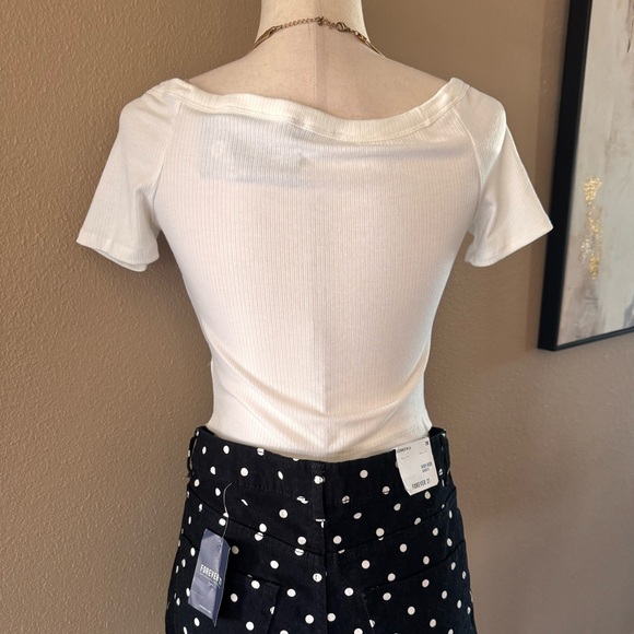 White ribbed faux button crop top - Picture 6 of 6